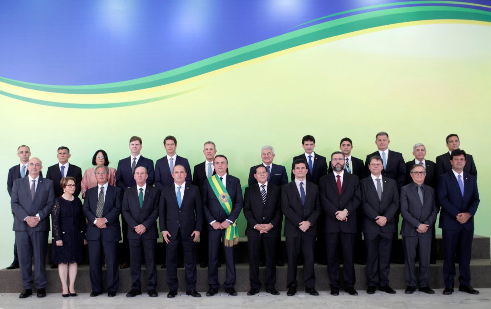 Bolsonaro e os integrantes do primeiro escalÃ£o de seu Governo posam para foto apÃ³s nomeaÃ§Ã£o. Os ministros tomam posse na quarta-feira