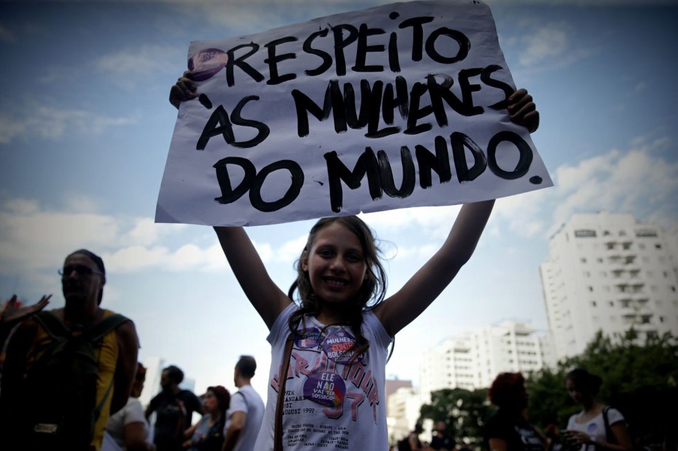 Fotos: A marcha das mulheres por nenhum direito a menos toma as ruas do