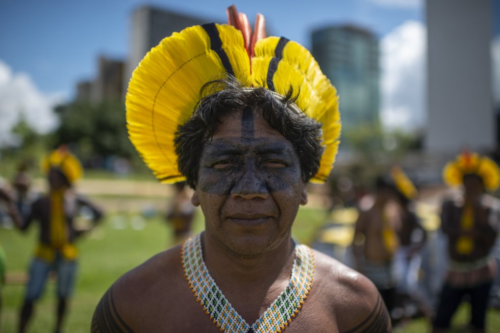Doto Takakire Kaiapó, 47, do Pará: "Nossa presença aqui é importante, porque os parentes [como um indígena chama o outro] estão precisando de ajuda. A nossa terra é demarcada, mas a de muitos parentes não é. Vivem dizendo que 'é pouco índio para muita terra', mas são esses poucos índios que fazem o mundo respirar".
