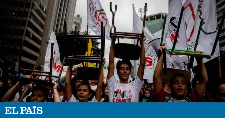 Resultado de imagem para Brasil de Bolsonaro retoma vocabulário da crise: manifestação, depressão econômica, impeachment