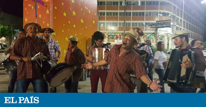Olha pro céu, meu amor, vê se esquece a política