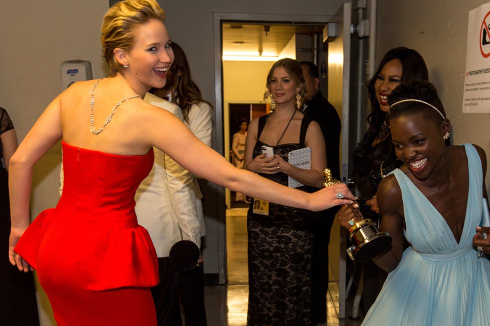 Se for a própria Miley Cyrus que te recomendar desacelerar um pouco, talvez você esteja bebendo demais. Essa foi a situação vivida pela atriz Jennifer Lawrence durante a festa pós-Oscar organizada por Madonna em 2014, na qual exibiu tamanha embriaguez que acabou vomitando na escadaria da mansão da diva do pop. "Controle-se, garota", alertou Cyrus, segundo confessou a estrela de 'Jogos Vorazes' no programa de Seth Meyers.