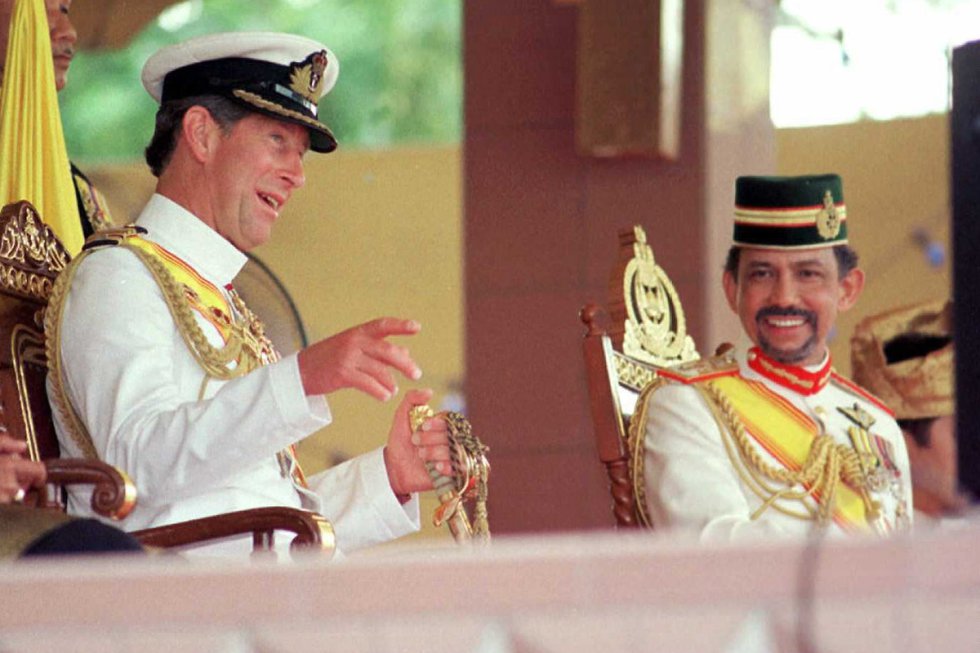 Considerada a festa mais opulenta e extravagante celebrada até hoje, em 15 de julho de 1996. Haji Hassanal Bolkiah gastou cerca de 27 milhões de dólares (145 milhões de reais) em um evento com mais de 3.000 convidados (entre eles o príncipe Charles, da Inglaterra), um open bar de caviar e champanhe, medalhas de ouro como presente de cortesia aos participantes e com Michael Jackson como o apresentador da noite. Visto durante muitos anos como um personagem charmoso e excêntrico, só recentemente a comunidade internacional e celebridades como George Clooney ou Elton John condenaram o líder de um sultanato em que o sexo gay e o adultério podem ser punidos com a morte por apedrejamento.
