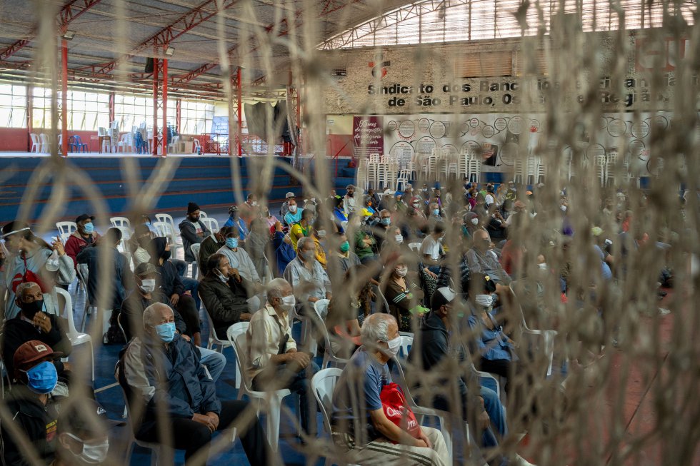 O número de pessoas nas ruas aumentou na cidade de São Paulo desde o início da pandemia, segundo serviços de atendimento voluntário a sem-teto da cidade.