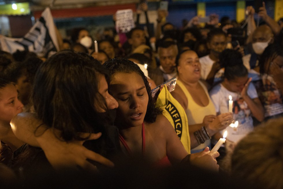 Moradores afirmam que houve arbitrariedade e execuções durante as horas de fogo cruzado no Jacarezinho.