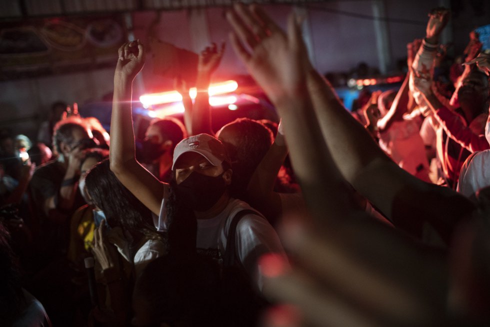 A favela do Jacarezinho é considerada uma importante base do Comando Vermelho, a principal e mais poderosa facção do Rio de Janeiro. 