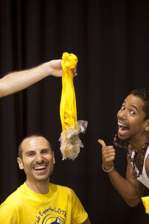 Gay amarillo