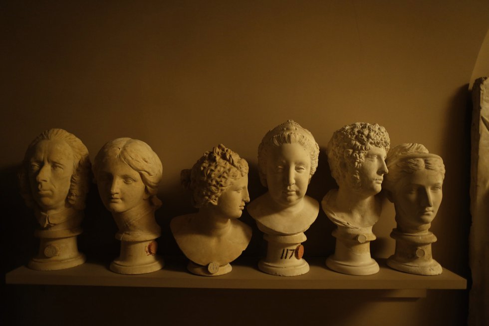 Seis cabezas pertenecientes a la colección de la Real Fábrica de Porcelanas del Buen Retiro de cuando la dirigía Cristóbal Ricci. La Real Academia de Bellas Artes de San Fernando tiene en proyecto una exposición sobre este conjunto de 110 yesos que pasó a formar parte de su custodia desde los tiempos de la ocupación napoleónica.