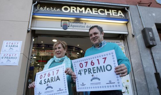 Lotería de Navidad: Un pellizco del cuarto premio 07617, vendido en ... Lotería de Navidad: Un pellizco del cuarto premio 07617, vendido en ...