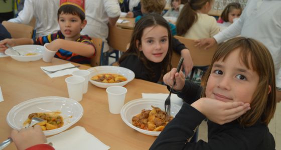 Desigual puja por el menú escolar | Andalucía | EL PAÍS Desigual puja por el menú escolar | Andalucía | EL PAÍS