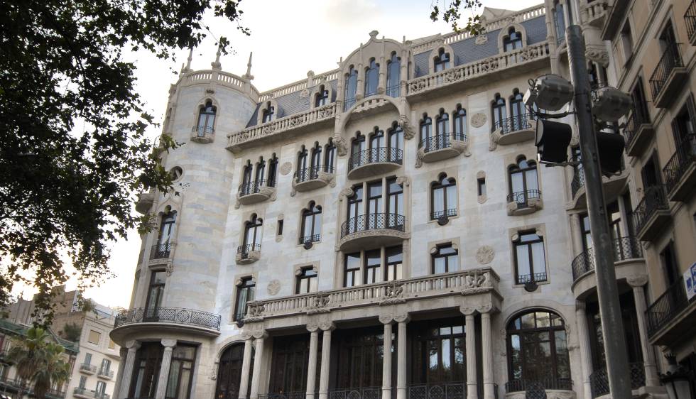 Dos Ladrones Asaltan A Mazazos El Hotel Casa Fuster De Barcelona Cataluna El Pais