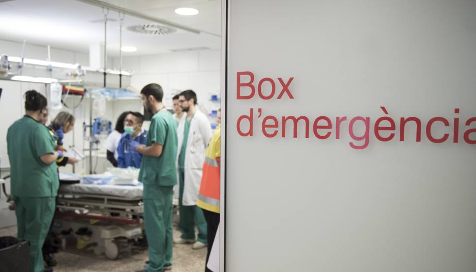 Las Urgencias Han De Reducir Un 10 Los Pacientes Que Estan Mas De Un Dia Sin Cama Cataluna El Pais