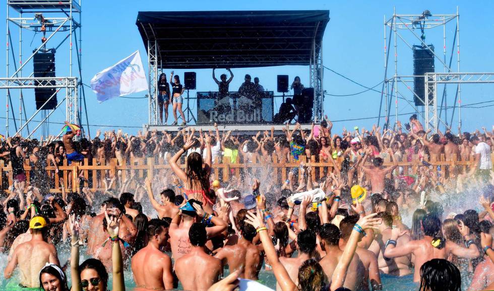 300.000 asistentes en el Arenal Sound más masivo Cultura EL PAÍS 300.000 asistentes en el Arenal Sound más masivo Cultura EL PAÍS