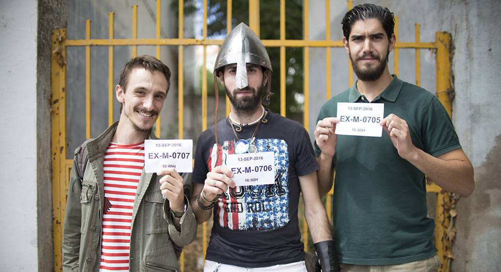 Popular Tv Series Spaniards Battle To Become Extras In New Season