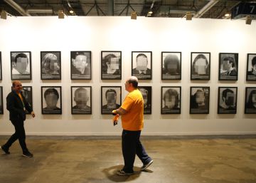 Santiago Sierra incluye a Junqueras y los Jordis como “presos políticos” en una obra en Arco