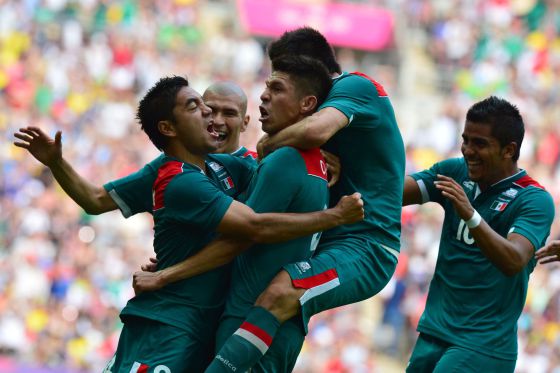 Resultado de imagen para imagene Oribe y Aquino festejan gol en Londres 2012