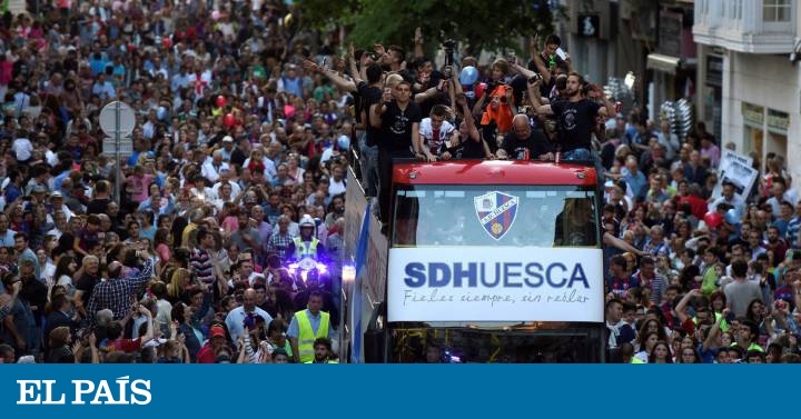 Esperando A Messi Y A Cristiano En El Alcoraz Deportes El Pais