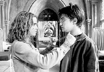 Emma Watson Y Daniel Radcliffe En Una Escena De Harry