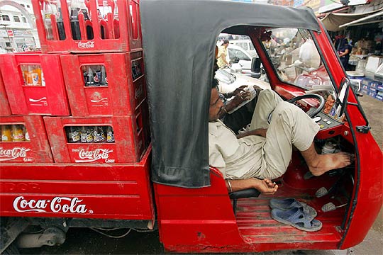 Un repartidor de Coca-Cola | Edición impresa | EL PAÍS