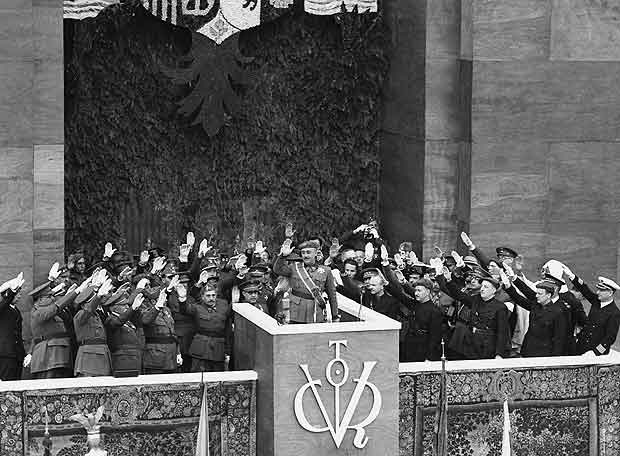Análisis de coincidencias entre el anagramas VÍTOR, el escudo del Valle de los Caídos y la simbología de la memoria histórica
