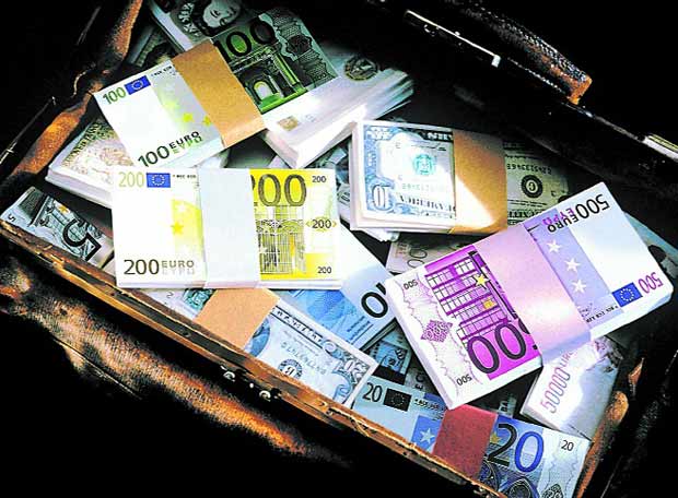 Fotos De Fajos De Billetes De Euros
