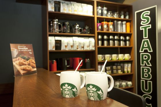 Starbucks abre sus cafeterías en los centros de El Corte 