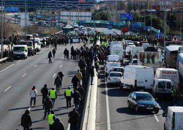 Choque político en Madrid en plena guerra del taxi por el tiempo de reserva para los VTC