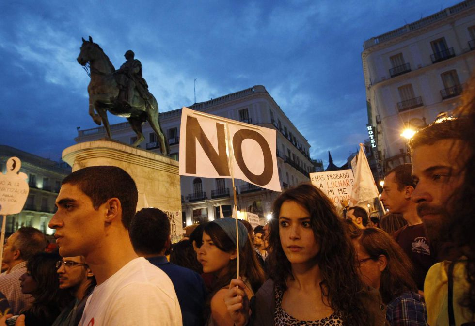 Las pancartas con todo tipo de mensajes, protagonistas en la Puerta del Sol.