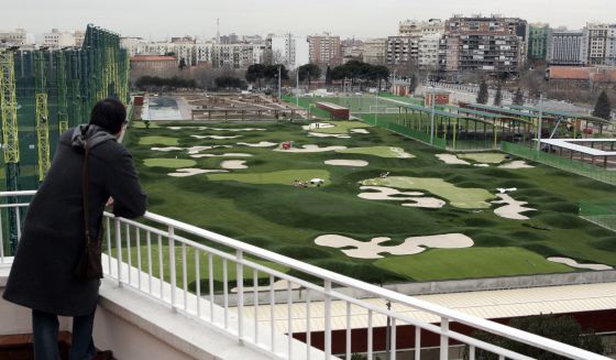 Aguirre Fell Into Sand Trap With Her Madrid Golf Course Top Court The View Of Greenc Course From A C Isabel Ii Facility On Filipinas Avenue
