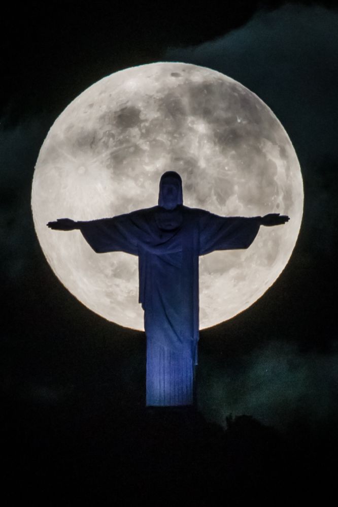 Fotos Viajar, con la luna como rumbo Fotografía EL PAÍS Fotos Viajar, con la luna como rumbo Fotografía EL PAÍS