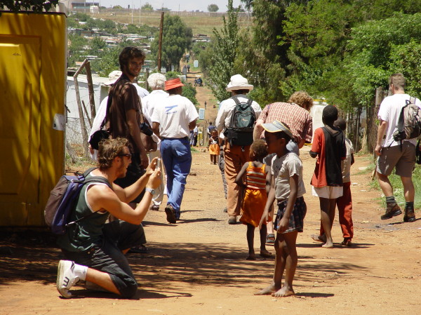 cuánto dinero se envía a África cada año