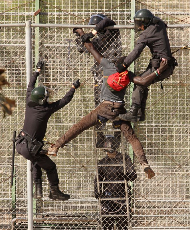 Fotos: valla de Melilla: Intento de salto en Melilla | Fotografía | EL PAÍS