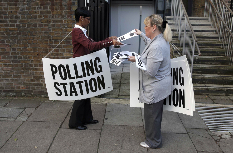 Предвыборная кампания в парламент. Избирательные участки в Англии. Polling Station. Теневой министр Великобритании что это. Fail in election picture.