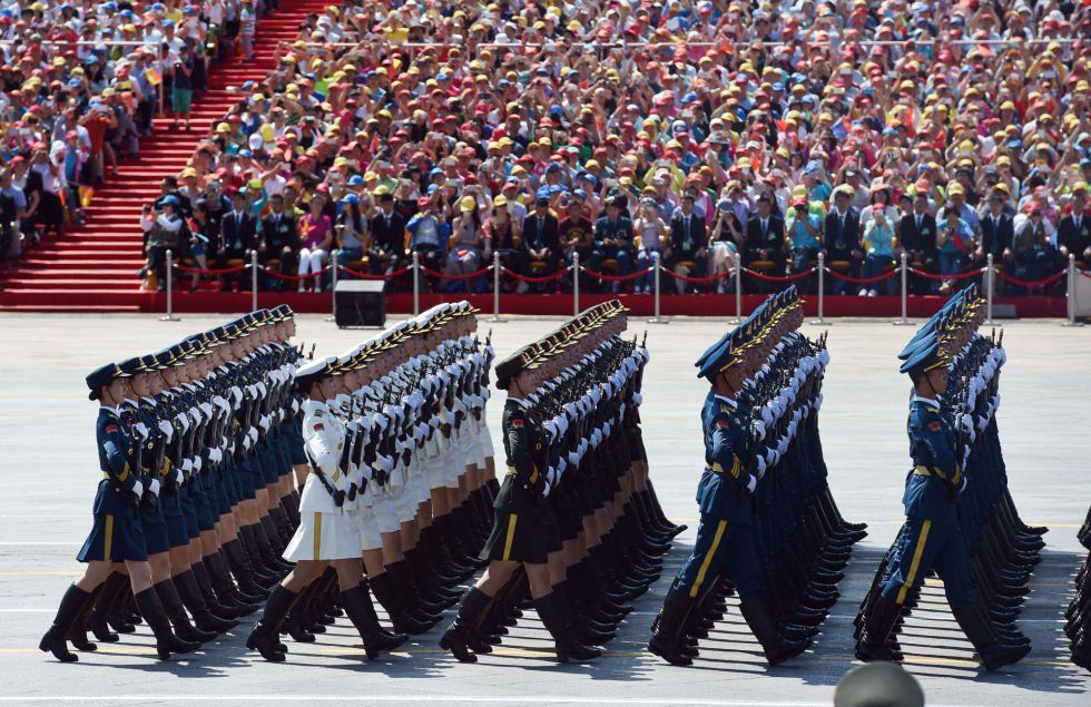 Los soldados chinos no solo han desfilado este jueves para el público que abarrotaba la plaza de Tiananmen. También lo han hecho para el resto del mundo. La intención de China es demostrar su fuerza a los demás países.