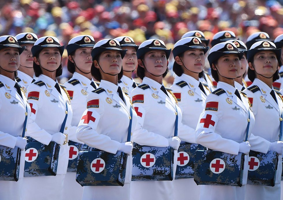 Las mujeres con formación están obligadas a realizar el servicio militar en China. Más difícil es entrar en la guardia de honor del Ejército de Liberación Popular del que, después de 62 años, se les permitió formar parte en 2014.