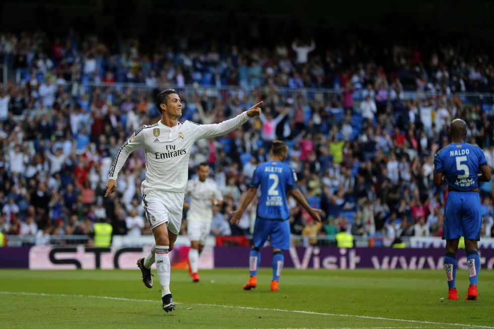 Será que ainda há espaço para tantos troféus? - Será que ainda há espaço  para tantos troféus? - Golo de Cristiano Ronaldo eleito o melhor do ano