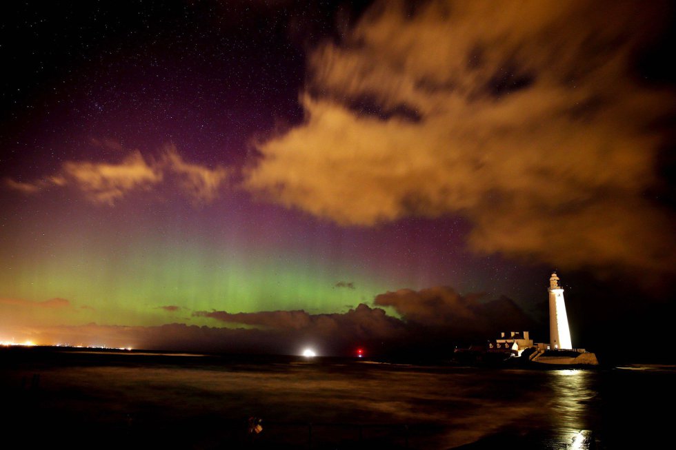 Em rara aparição, aurora boreal é vista nos céus do Reino Unido, Mundo