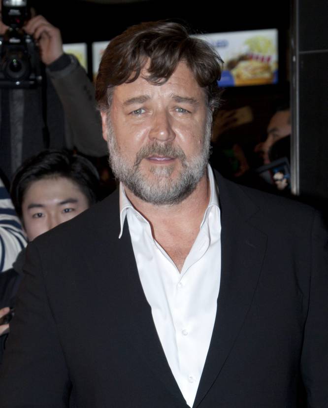 A lo largo de su carrera, Crowe se ha sometido a multitud de cambios de imagen para adaptarse a los papeles que tenía que interpretar. A sus 52 años, ha participado en casi medio centenar de películas y actualmente se encuentra promocionando la última, 'Dos buenos chicos', rodada con Ryan Gosling. Desde que terminó el rodaje ha perdido 23 kilos en seis meses, para recuperar su peso.