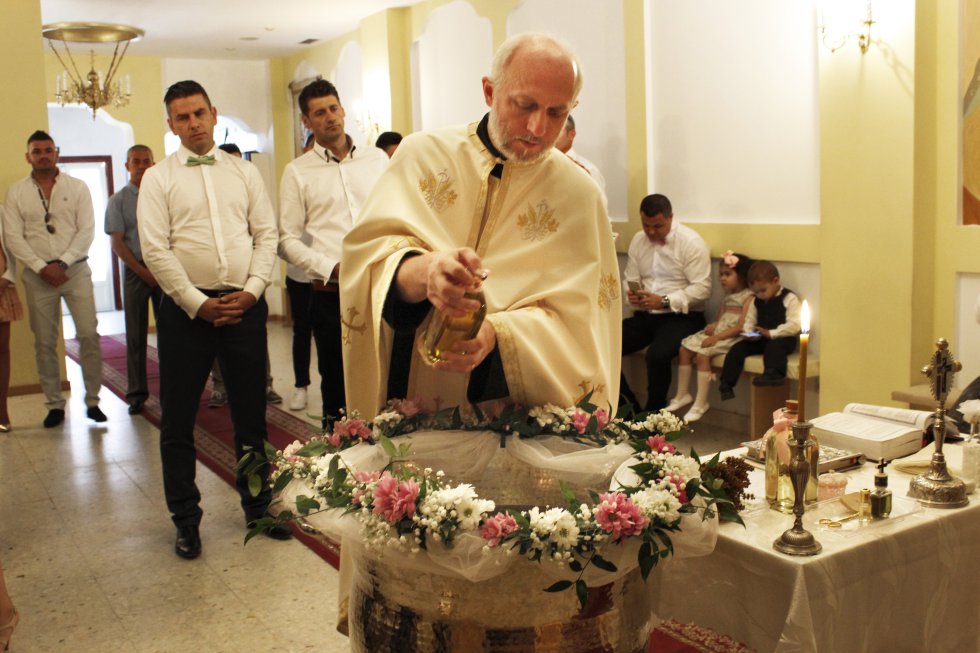 Fotos: Corredor del Henares: Tres sacramentos en uno para sumergirse en la  comunidad ortodoxa | Actualidad | EL PAÍS