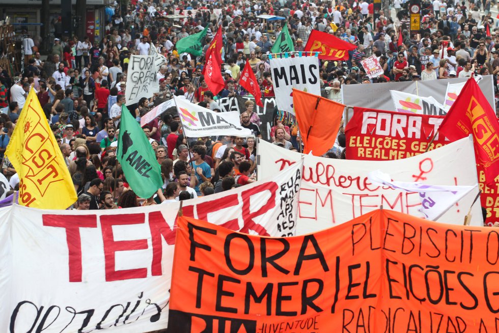 Resultado de imagen de fotos de las protestas en brasil contra Temer