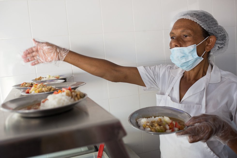 También se insiste a los niños en la necesidad de llevar una dieta variada y probar distintos alimentos, introducir más verduras y probar otras cosas. Madres de escuelas como El Mirador admiten que el programa ha servido a ampliar la variedad en las dietas de muchas familias.