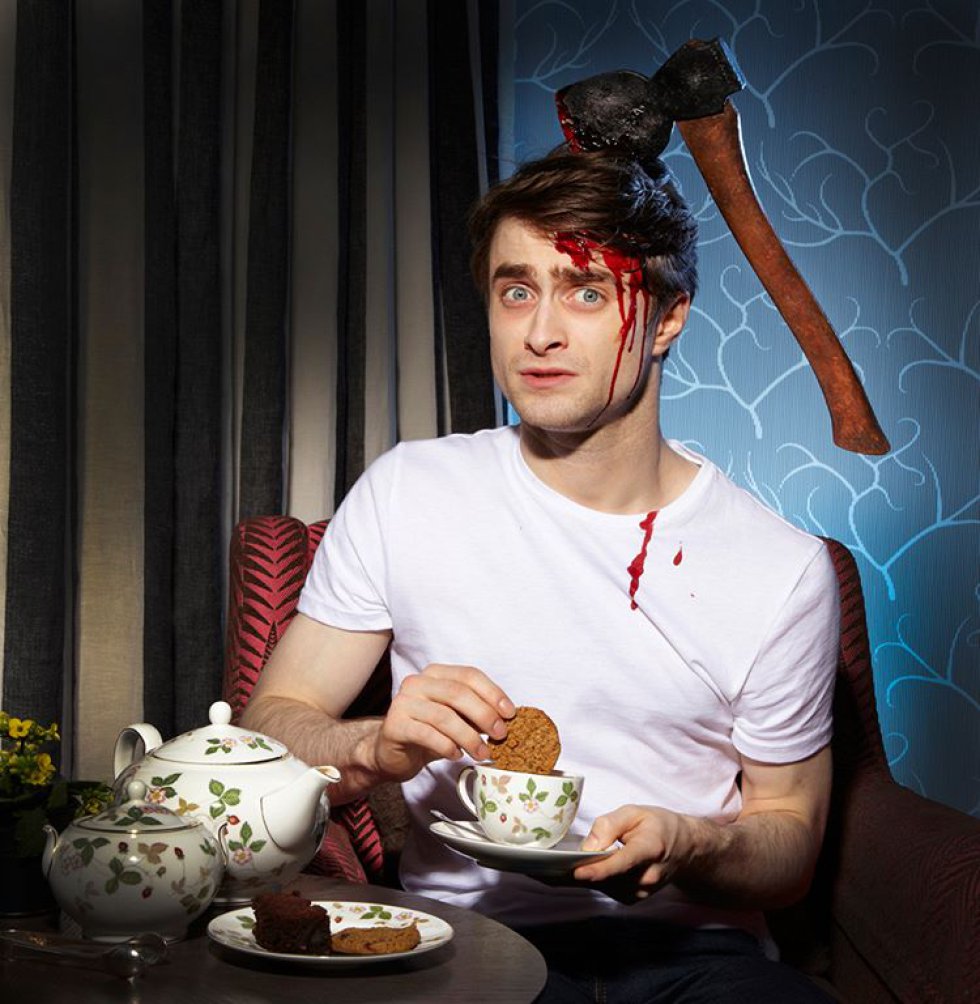 Daniel Radcliffe aprovechó la hora del té para escenificar su particular Halloween en sus redes sociales. 
