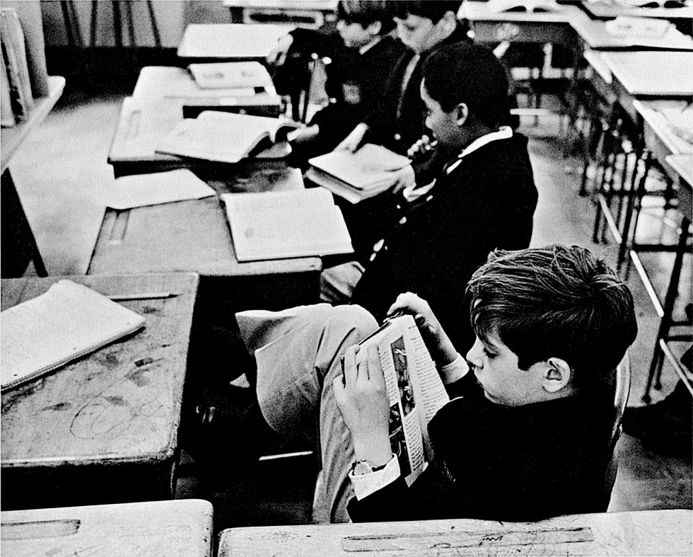 guapo tiempo Escultor Fotos: El amor por la lectura de André Kertész | Cultura | EL PAÍS