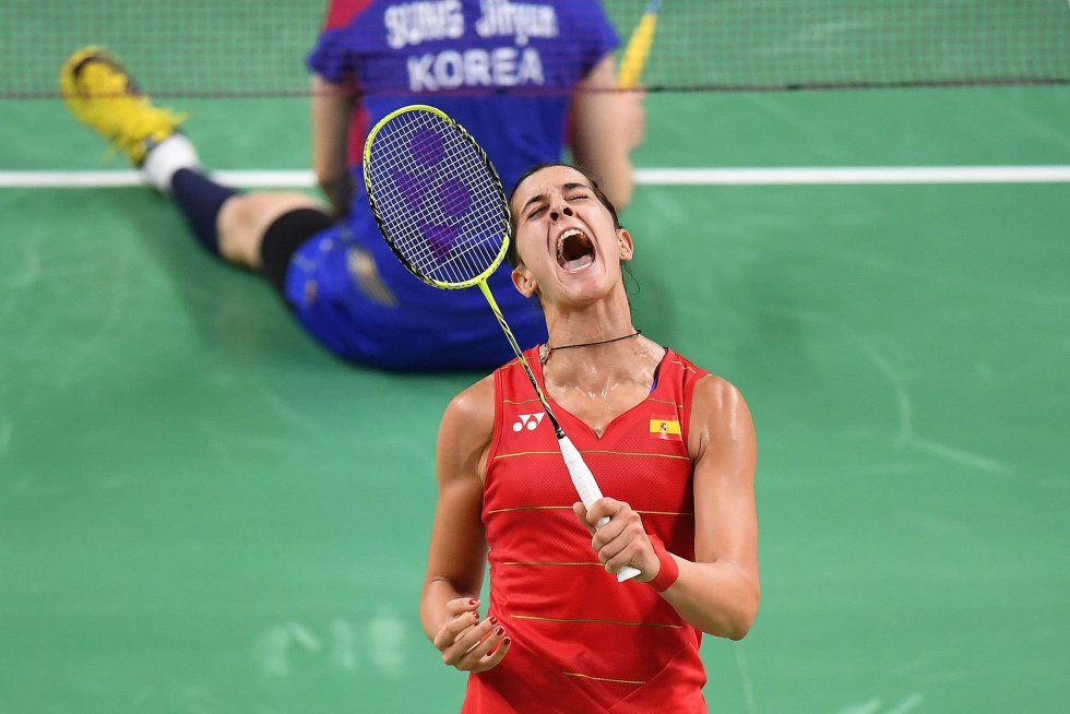 La espaÃ±ola Carolina MarÃ­n celebra su victoria contra la surcoreana Ji Hyun en los cuartos de final de bÃ¡dminton el 16 de agosto de 2016, en RÃ­o de Janeiro (Brasil). 