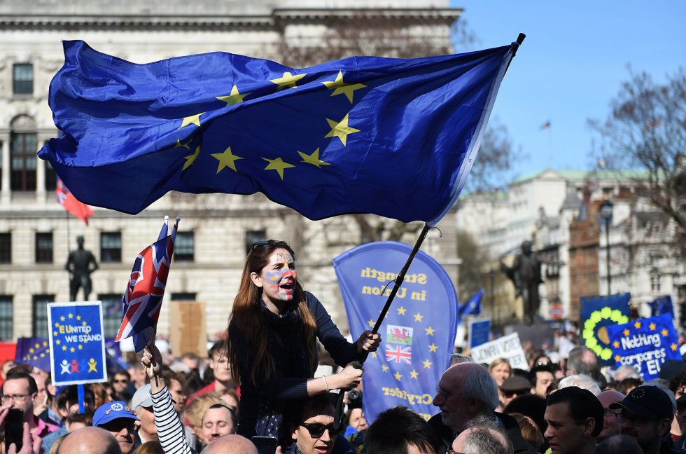 Résultat de recherche d'images pour "fotos de manifestaciones europeas con jovenes"