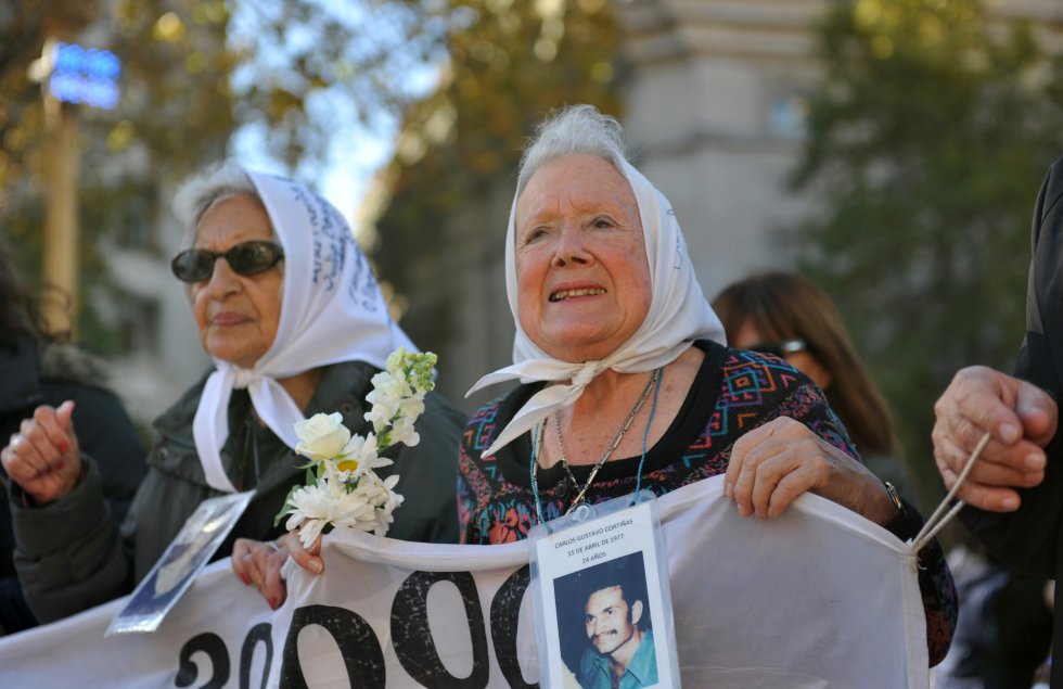 Fotorrelato: Madres de Plaza de Mayo: Las madres que transformaron el dolor  en lucha colectiva | Actualidad | EL PAÍS