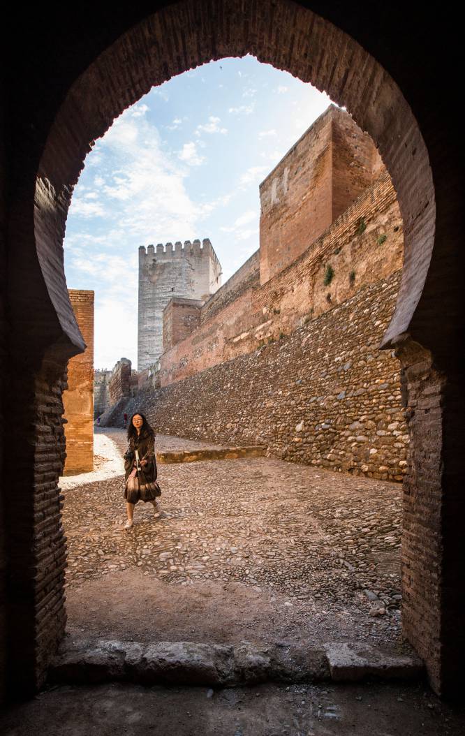 Puerta de la Alhambra por donde circulaban las rondas de los guardias.