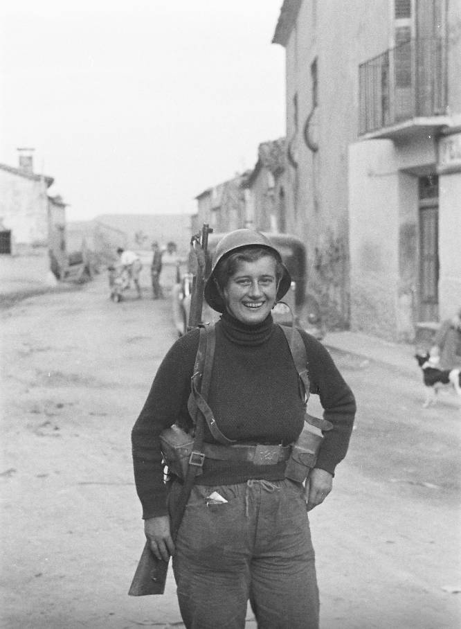 Wainman era um fotógrafo amador que, seguindo seus ideais, veio à Espanha para ajudar a causa republicana como motorista de ambulância, primeiro e depois como intérprete de imprensa.  Na foto, a milícia alemã Liesel Carritt, em 14 de setembro de 1936.