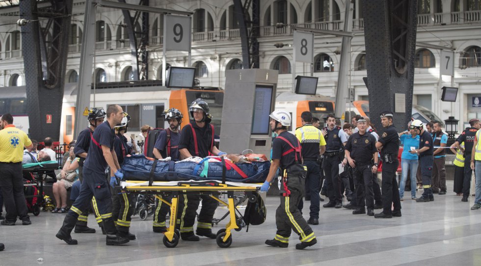 Fotos: Accidente De Un Tren De Rodalies En Barcelona, En Imágenes ...