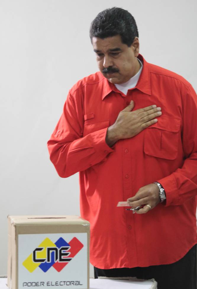 El presidente de Venezuela, Nicolás Maduro, tras votar en un colegio electoral en Caracas.